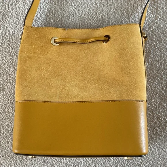 Yellow Michael Kors Small Bucket Bag. Crossbody. - Picture 5 of 9